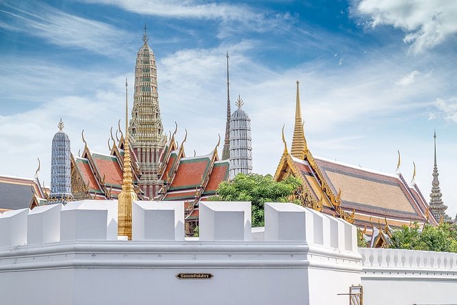 Grand Palace & Temples of Bangkok - Stop 2: Wat Phra Kaew and the Emerald Buddha focus