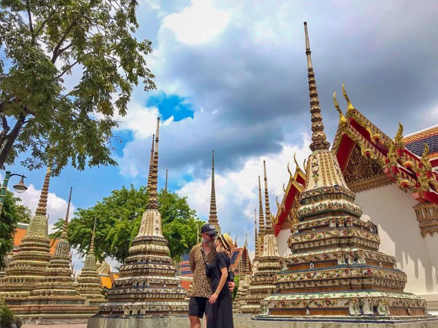 Grand Palace, Wat Pho, and Wat Arun: Guided Tour in Spanish - Wat Arun, the Temple of Dawn: porcelain tiles and the reward of climbing