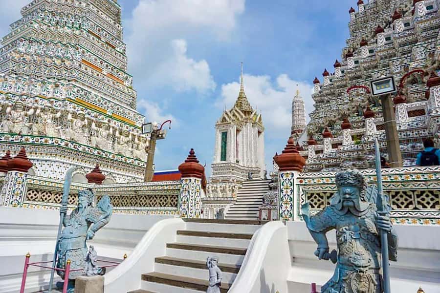 Grand Palace, Wat Pho, and Wat Arun: Guided Tour in Spanish - Walking-smart logistics: how transport helps without killing the vibe