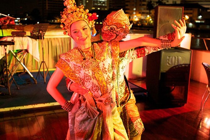 Grand Pearl Dinner Cruise Experience at Bangkok with Pickup - Boarding at 19:15: photos, fruit cocktail, and finding your spot
