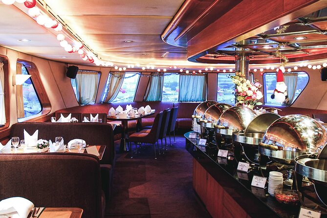 Grand Pearl: Luxury Dinner Cruise with Live Entertainment - River City Bangkok to the Grand Pearl: timing and first impressions