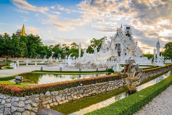 Guided Chiang Mai City Night Tour by EV Tram - Stop 1: Three Kings Monument and the city pillar story