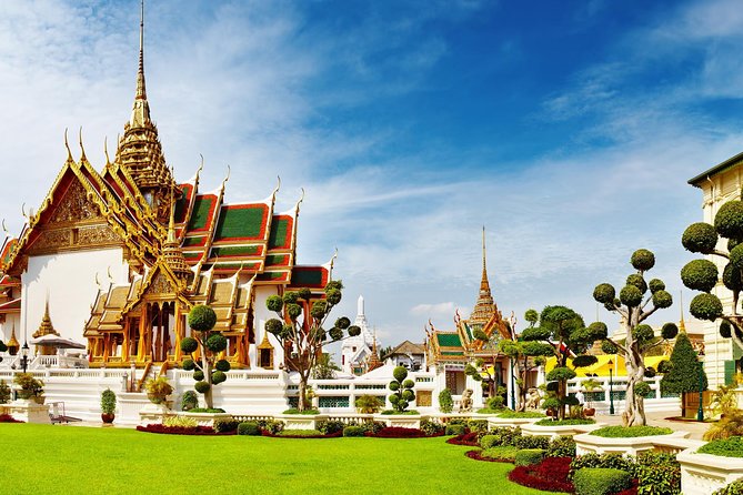 Guided Tour of Grand Palace & Emerald Buddha Temple in Bangkok - Wat Phra Kaew: the Emerald Buddha stop and what to expect