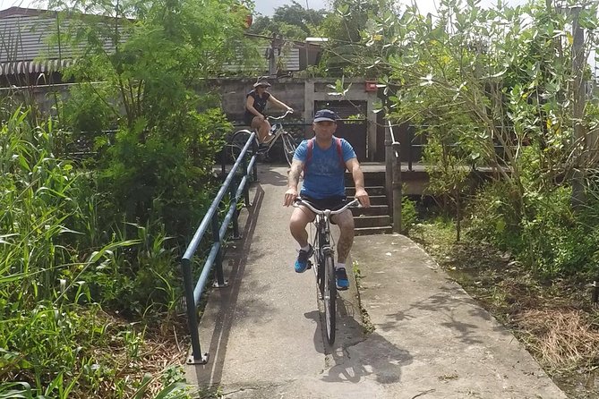Half-Day Bangkok Bike Tour Including Lunch - Stop 4: Bangkok Yai park break and a needed pause