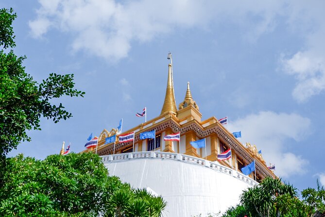 Half Day Bangkok Food and Sightseeing Tour - Stop 1: Wat Hua Lumphong for the calm, spiritual warm-up
