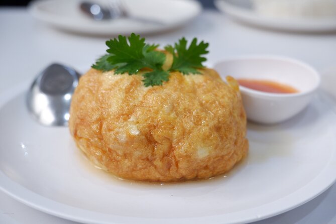 Half Day Bangkok Food and Sightseeing Tour - Stop 4: Krua Apsorn @Dinso for a more restaurant-style Thai meal stop