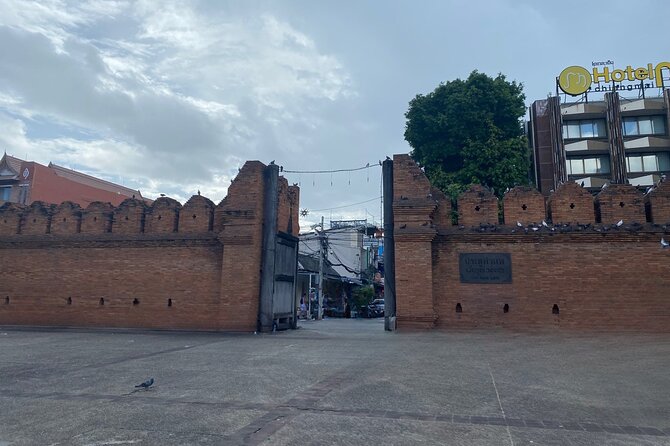 Half Day Chiang Mai City and Cultural by TukTuk, Samlor & Red car (Private Tour) - Wat Chedi Luang Varavihara: Great Stupa, Emerald Buddha Lore, and the Lak Mueang Pillar