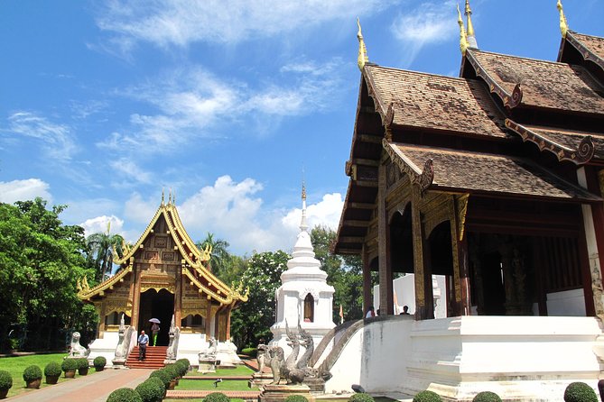 Half Day Chiang Mai City Temples & Museum Tour - Group or Private - Stop 1: Wat Phra Singh (45 minutes) and how to appreciate the compound