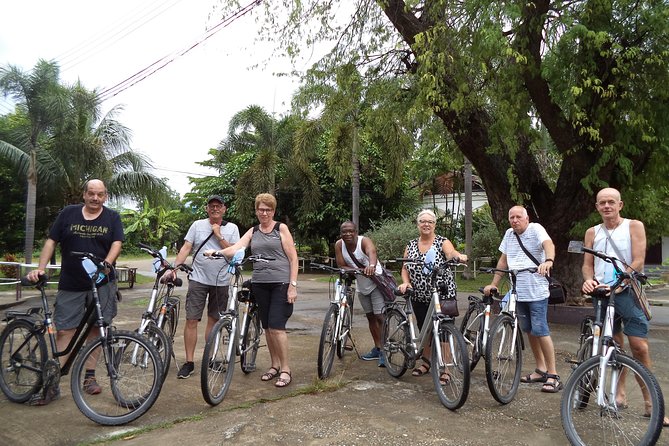 Half-Day Colors of Chiang Mai Biking Tour - Nam Thong Fresh Market: a snack break that actually counts