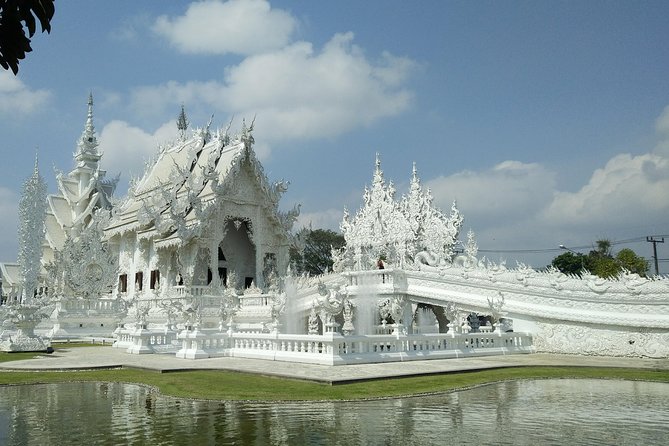 Half Day Cycling Tour to the White temple - Bikes, helmets, and group size: how comfort affects the whole day