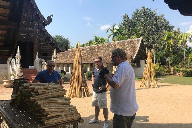 Half-day E-bike Nam Phrae (hilly, fully paved roads, GUIDED) - Wat Ton Kwen (Wat Intharawat): old Lanna temple at the turning point