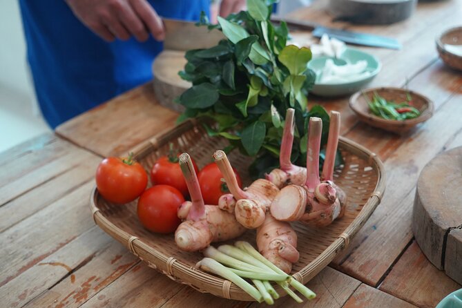 Half Day Guided Thai Cooking Class in Chiang Mai - How the class flows: from briefing to hands-on cooking to eating