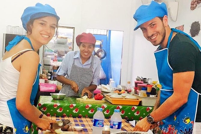 Half-Day Phuket Easy Thai Cooking - Class size, teacher style, and what the kitchen setup feels like