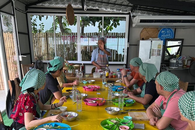 Half day Thai cooking Class + Market tour+Garden tour - Market Shopping at Mae Somchit Kata Fresh Market