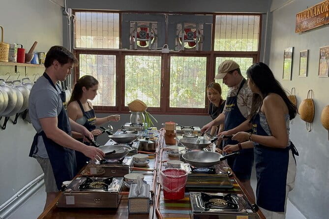 Hands-On Thai Cooking Class Bangkok with Local Chef (Small Group) - Meeting Chef Joyce and Learning the Thai Flavor Logic
