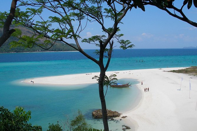 Hat Yai Airport to Koh Lipe by Minivan and Satun Pakbara Speed Boat - The Koh Lipe arrival: Pattaya Beach in front of Bu Nga Resort