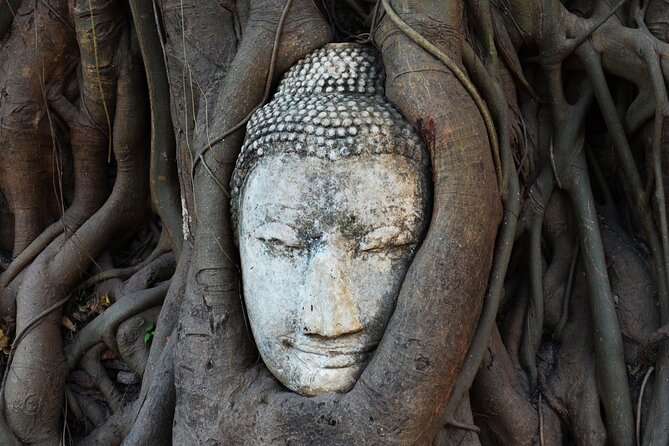 Highlights of Bangkok and Ayutthaya (World Heritage site) in 1 day - Wat Phra Si Sanphet and Viharn Mongkolbophit: Royal Ground in Plain Sight