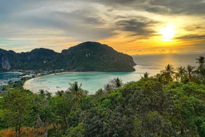 Highlights of Phi Phi Islands - The long-tail loop: Monkey Bay, Viking Cave, Pileh Lagoon, Maya Bay, Loh Samah