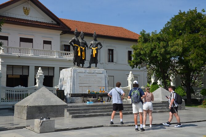 Historic Temples and City Guided Walking Tour in Chiang Mai - Wat Chiang Man: elephants, the oldest start, and an easy first win
