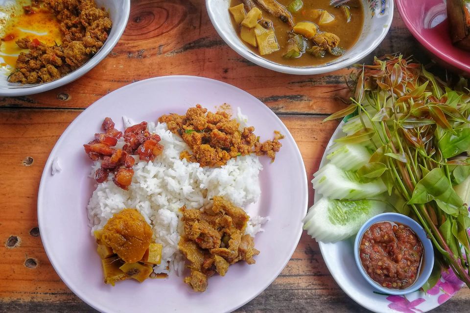Hua Hin: Eat Like a Local Thai Food Tour - Logistics that matter: small groups, rain or shine, and the guide factor