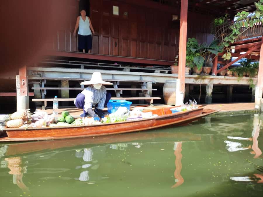 Hua Hin: Maeklong Railway & Amphawa Floating Markets Tour - The Included Thai Dinner in Hua Hin: Easy Fuel for the Ride Home