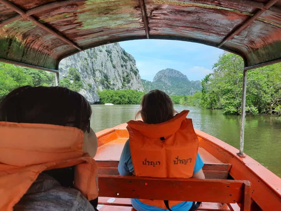 Hua Hin: Maeklong Railway & Amphawa Floating Markets Tour - Tips That Make Maeklong and Amphawa Much Easier