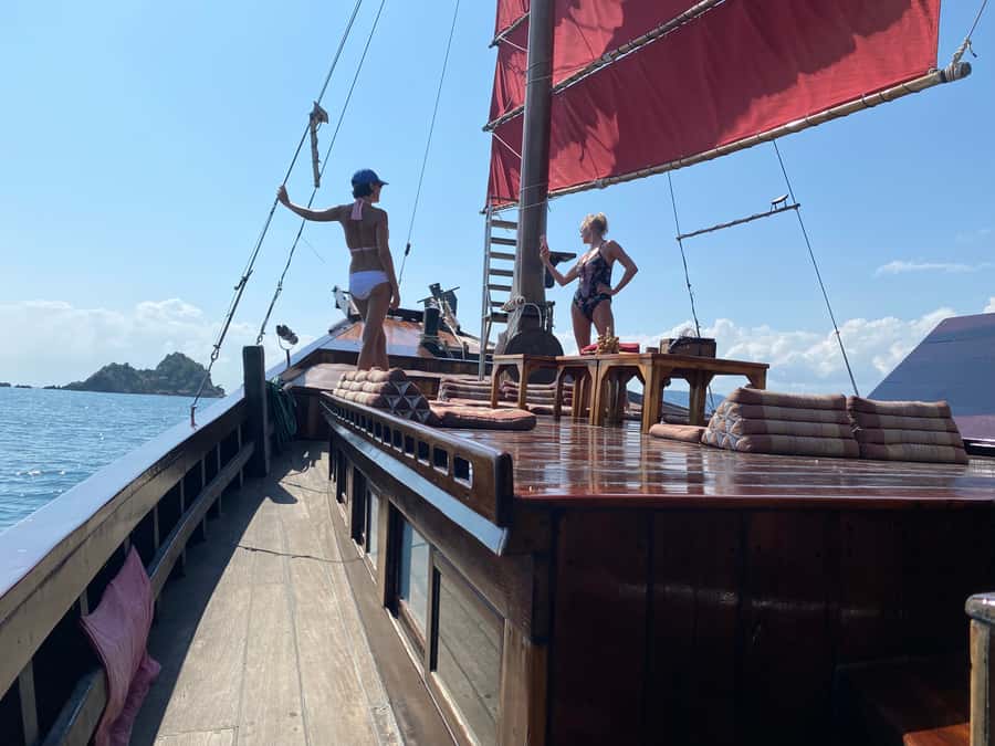 Hua Hin: Siamtara Sunset Sailing Dinner Cruise with Pickup - From Hua Hin Toward Kao Takiab and Kao Tao: What the Route Feels Like