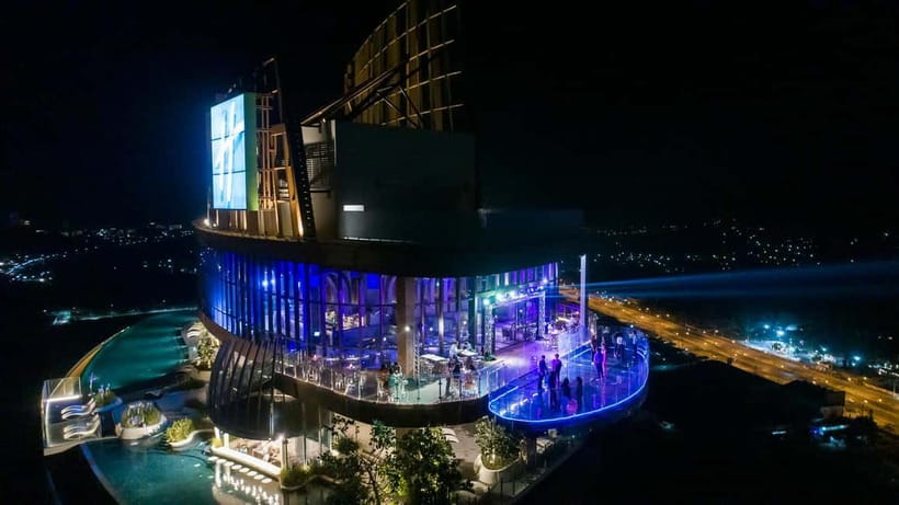 Hua Hin: Vana Nava Sky Bar Rooftop at Holiday Inn - The view is the main event: what panoramic Gulf of Thailand means in practice