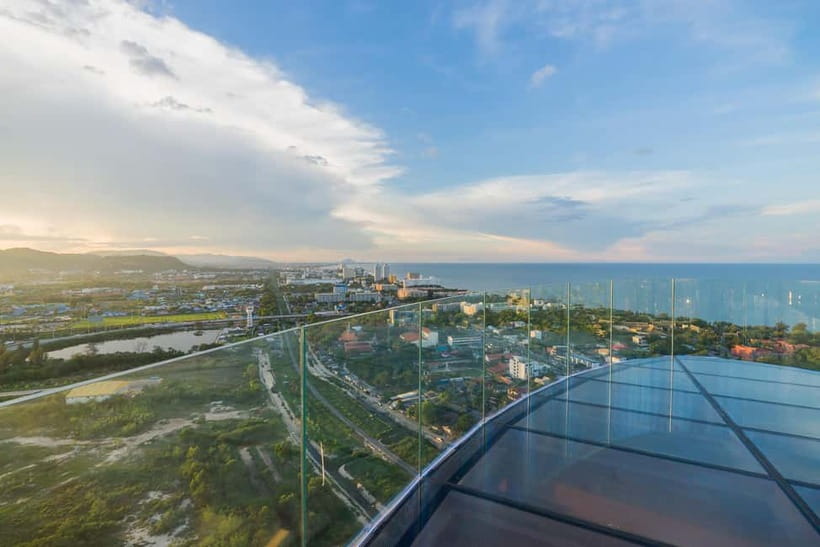 Hua Hin: Vana Nava Sky Bar Rooftop at Holiday Inn - Cocktails and service: what you can count on