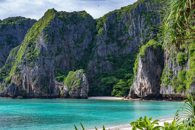 Hype Yacht : VIP Tour Phi Phi Island & Maya Bay from Phuket - How to get the most out of limited time at each stop