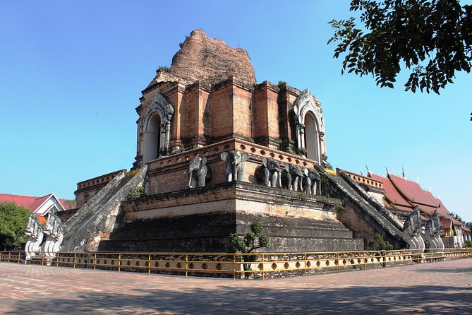 Iconic Half-Day Landmarks & Temples of Chiang Mai - Warorot Market (Kad Luang): a practical break from temple mode