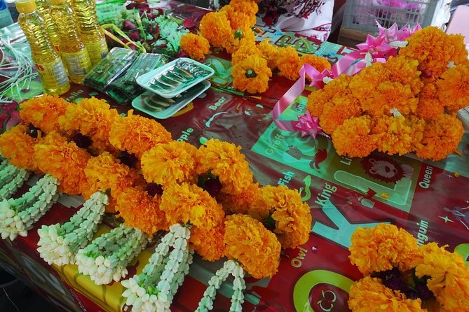 In and around Bangkok Private Tour Guide with Custom Experience - Floating markets and day-trip style options (when you want more than central Bangkok)