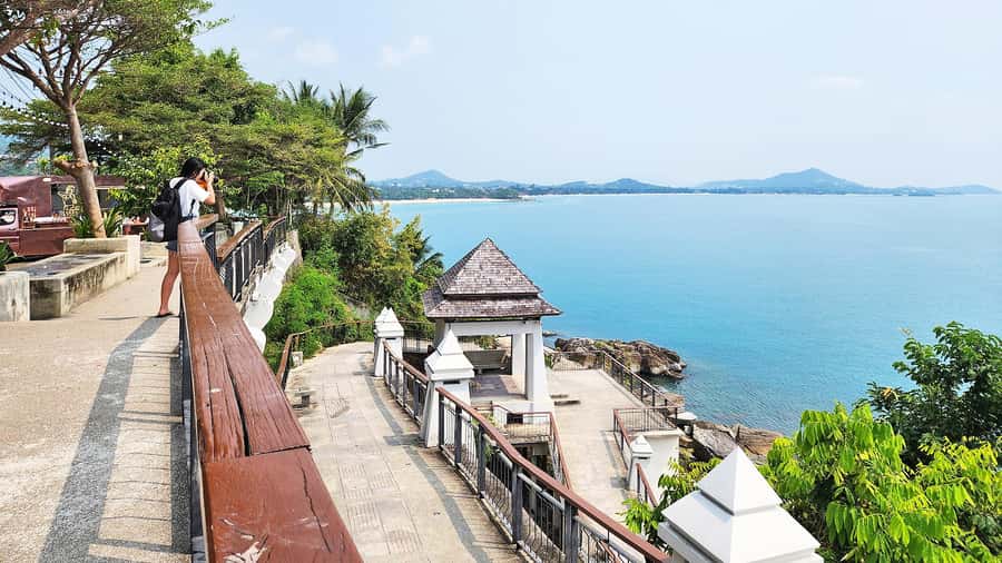 ISLAND TOUR ECO AROUND KOH SAMUI HALF DAY RARE SIGHTSEEING - Mummified monk Luong Pordaeng at Wat Khunaram