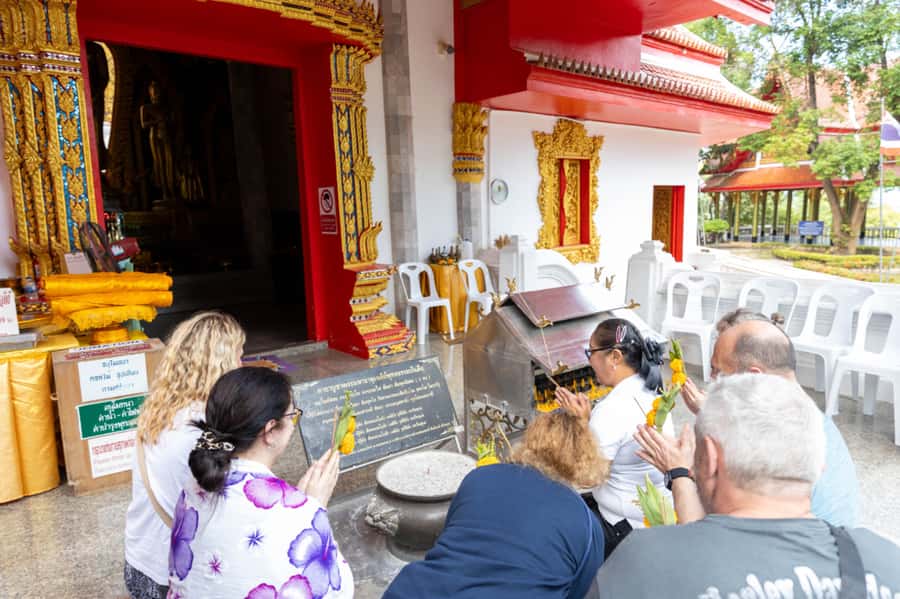 Khao Lak: 3 Temples Full Day Tour w/Lunch & Hotel Transfer - Lunch at Tha Sai Seafood: A Real Break in the Middle of the Day