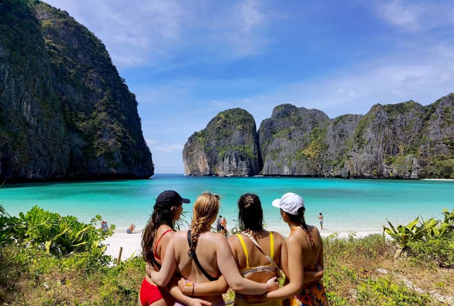 Khao Lak: Day Trip to Phi Phi with Private Longtail Tour - A 14-hour sprint from Khao Lak to Phi Phi