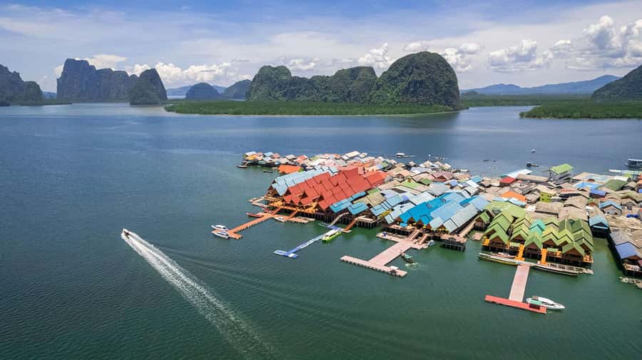 Khao Lak: James Bond Island & Canoeing Tour by Longtail Boat - Ko Panyi stilted fishing village lunch: good food, strong atmosphere