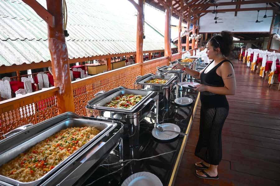 Khao Lak: James Bond & Panyi Day Tour with Canoeing & Lunch - Food and snacks: the all-day feeding strategy (and how to manage it)