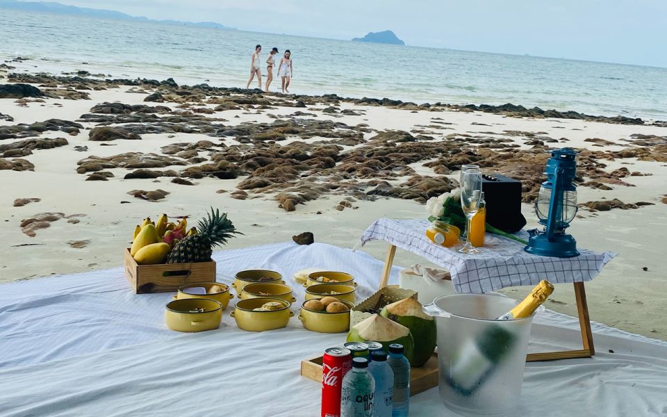 Khao Lak: Private Long-Tail Boat Trip to James Bond Island - Koh Panyee: lunch options and community vibe