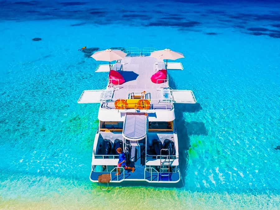 Khao Lak : Similan Islands Speed Catamaran Premium Morning - The premium catamaran ride: fast, fun, and a little strict