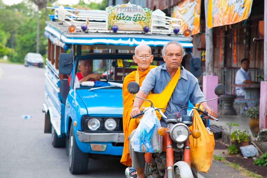 Khao Lak's Little Amazon: Canoe, Trek & Waterfall Day Trip - Market Stops in Takuapa and Larn Loang: The Local Thailand Part