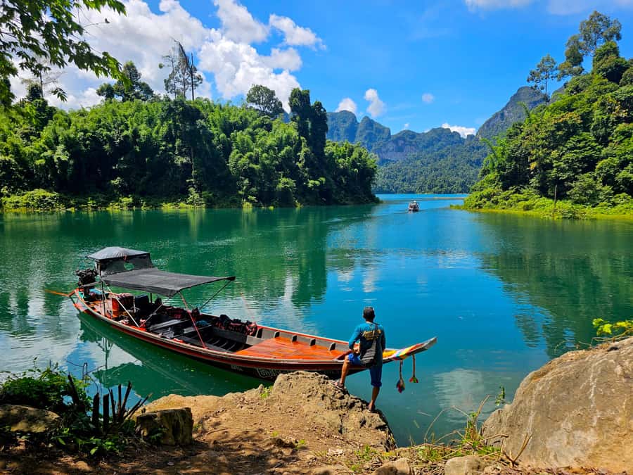 Khao Sok: Private Longtail Boat Tour at Cheow Lan Lake - Nang Prai raft house docks: swimming time with a view