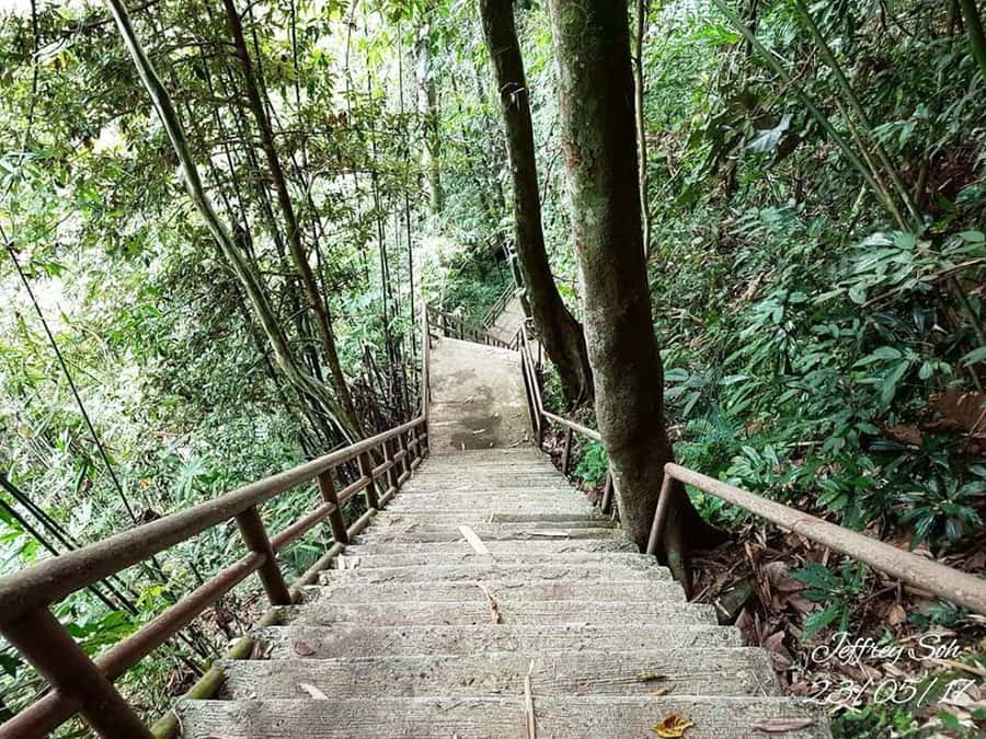Khao Yai National Park: Waterfalls - Heaw narok & Heaw Suwat - Haew Suwat Waterfall: trees for shade, big rocks for lounging, no swimming