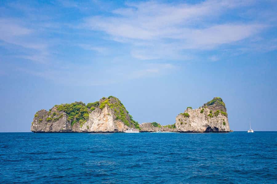 Ko Lanta: Koh Rok & Koh Haa Snorkeling the Andaman Gems Tour - Koh Rok Noi and Koh Rok Yai: beach breaks, buffet lunch, and a bit of walking