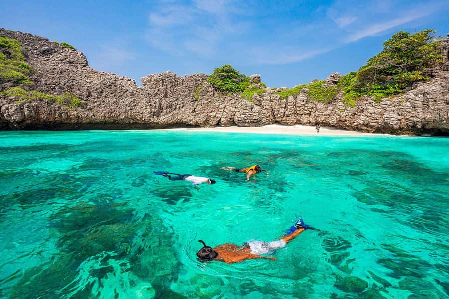 Ko Lanta: Koh Rok & Koh Haa Snorkeling the Andaman Gems Tour - Group size and snorkeling time: why “more stops” can feel either great or rushed