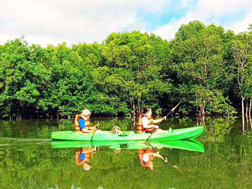 Ko Lanta: Mangrove Kayaking with Lunch and Hotel Transfer - Tung Yee Peng pier and the jungle start: your first taste of the ecosystem