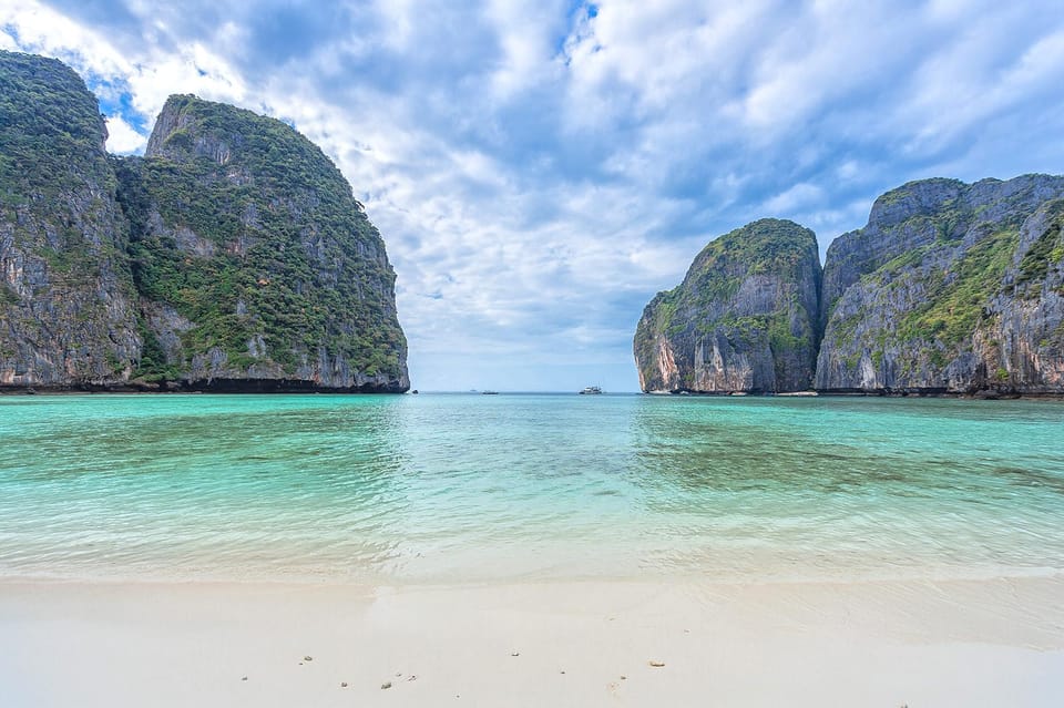 Ko Lanta: Maya Bay & Phi Phi Islands Full-Day Speedboat Trip - Pileh Bay and Nui Bay: Quiet Time in the Middle of a Busy Day