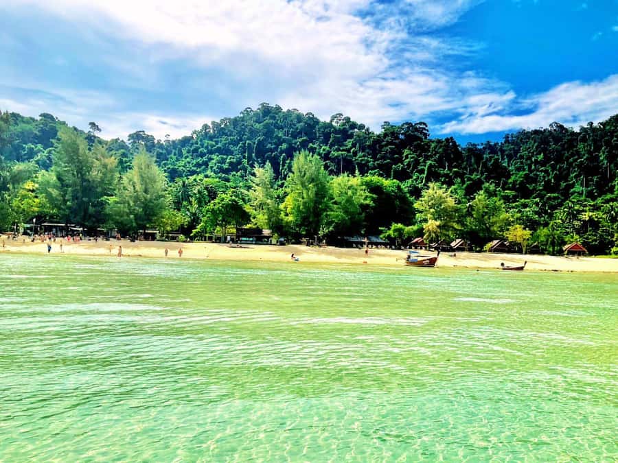 Ko Lanta: Private 4 Islands Tour by Longtail Boat - Koh Muk (Pearl Island) and Morakot (Emerald) Cave: The Day’s Main Story