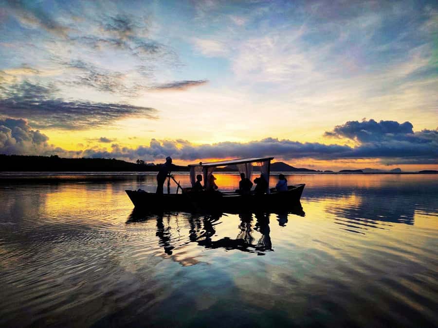 Ko Lanta: Sunrise Gondola Boat Ride with Breakfast - Who This Ko Lanta Sunrise Gondola Ride Is Best For