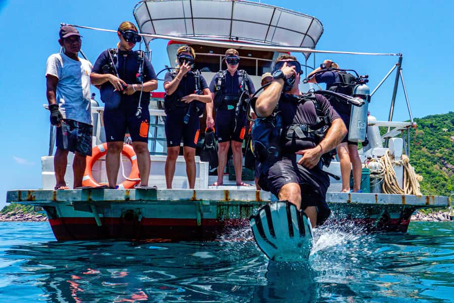 Ko Tao: Open Water Scuba Diving 4-Day Course - First Hours on Koh Tao: Orientation at 4:00 PM