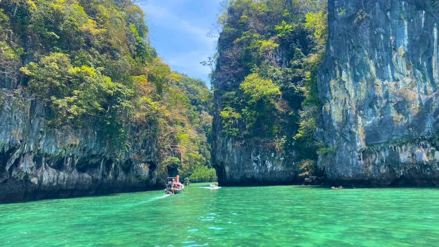 Ko Yao Yai: Hong Island & Plankton Longtail Boat Sunset Tour - Lading Island (Ko Lao Lading): quieter swimming and a slower rhythm